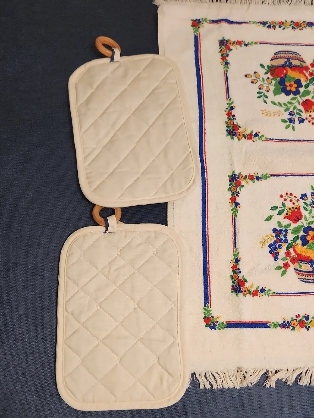 Vintage David Davir Floral & Fruits Bowl Print Kitchen Set PotHolders & Towel